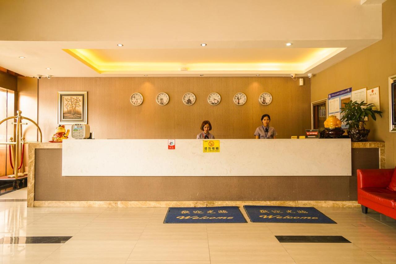 Jia Mei Xin Holiday Hotel Baiyun Airport Branch Cantón Exterior foto